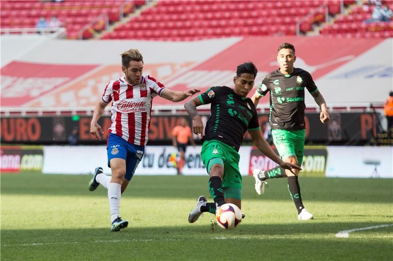 من مباراة سانتوس وتشيفاس