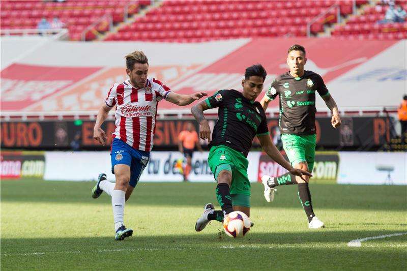 من مباراة سانتوس وتشيفاس