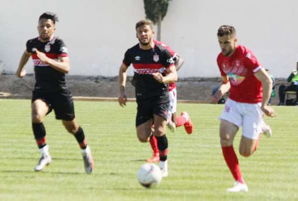 لقطة من مباريات الدوري