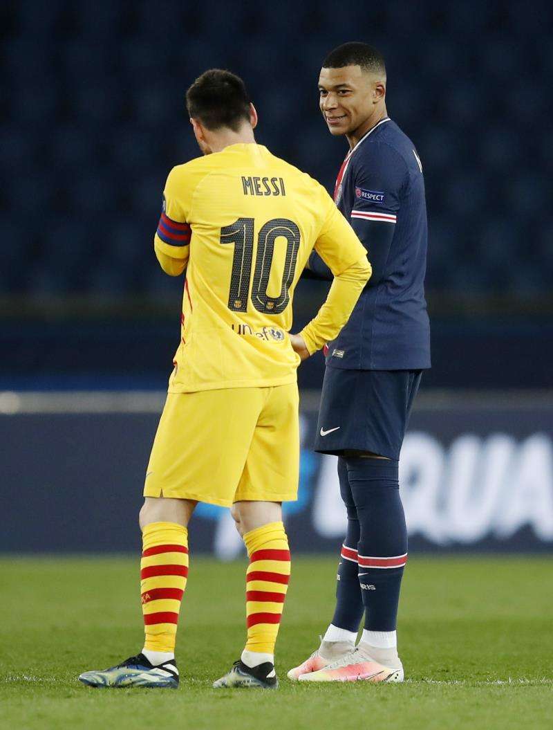 مبابي وميسي قائد برشلونة