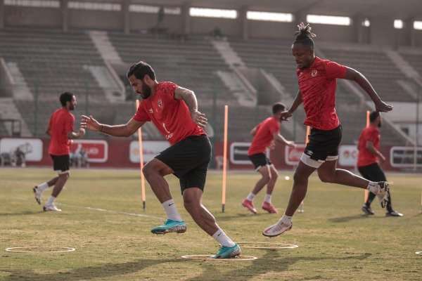 لاعبو الأهلي