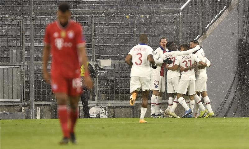 فرحة لاعبي باريس