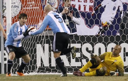 2011-03-272011-03-27t002447z_01_erd10_rtridsp_3_soccer-friendly_reuters