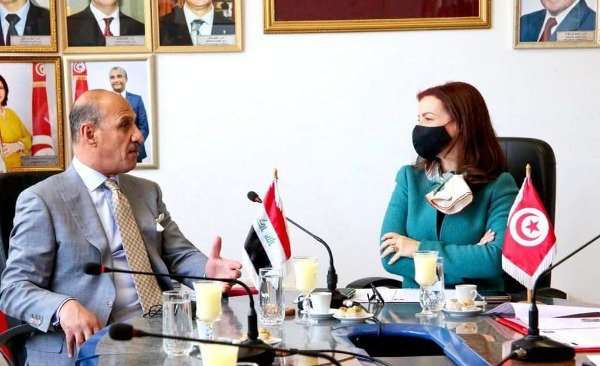 من الاجتماع