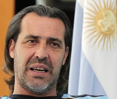 2010-12-21t205233z_01_bas02_rtridsp_3_soccer-argentina_reuters