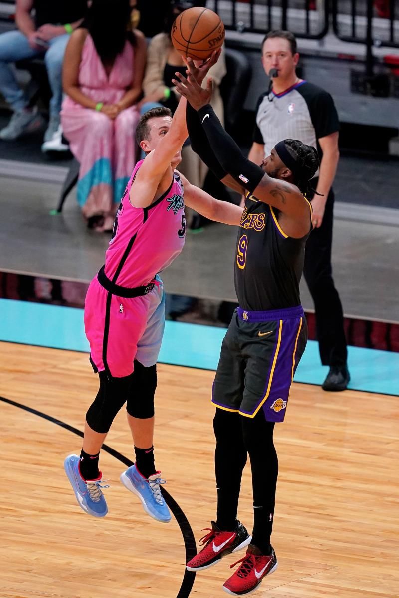2021-04-09t023946z_1050657545_mt1usatoday15867600_rtrmadp_3_nba-los-angeles-lakers-at-miami-heat_reuters