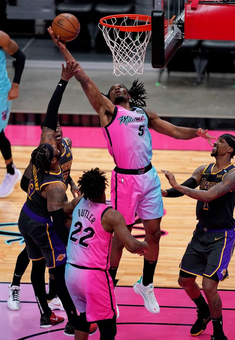 2021-04-09t023940z_1671398439_mt1usatoday15867597_rtrmadp_3_nba-los-angeles-lakers-at-miami-heat_reuters