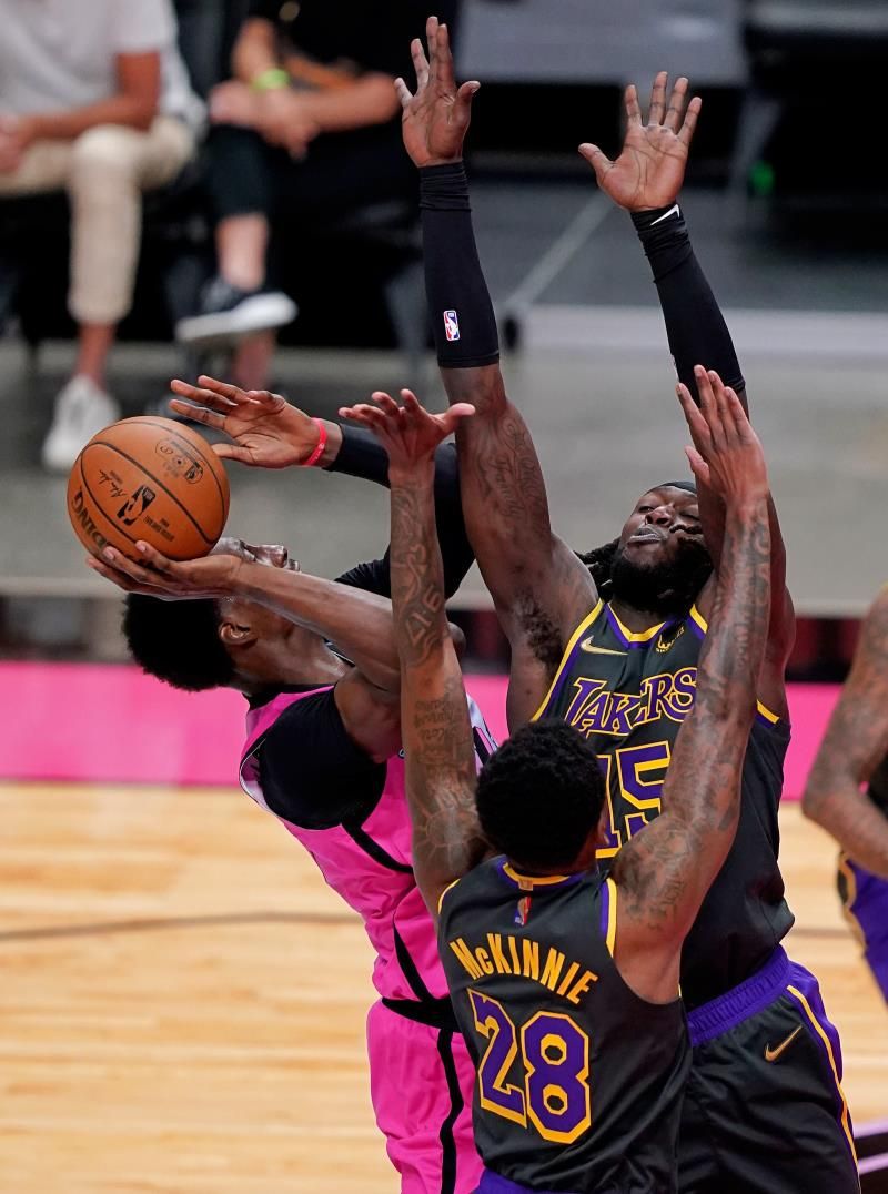 2021-04-09t014700z_1577734510_mt1usatoday15867249_rtrmadp_3_nba-los-angeles-lakers-at-miami-heat_reuters
