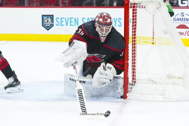 ?i=reuters%2f2021-04-09%2f2021-04-09t011305z_78407062_mt1usatoday15867033_rtrmadp_3_nhl-florida-panthers-at-carolina-hurricanes_reuters