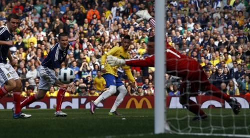 2011-03-272011-03-27t141115z_01_edy01_rtridsp_3_soccer-friendly_reuters