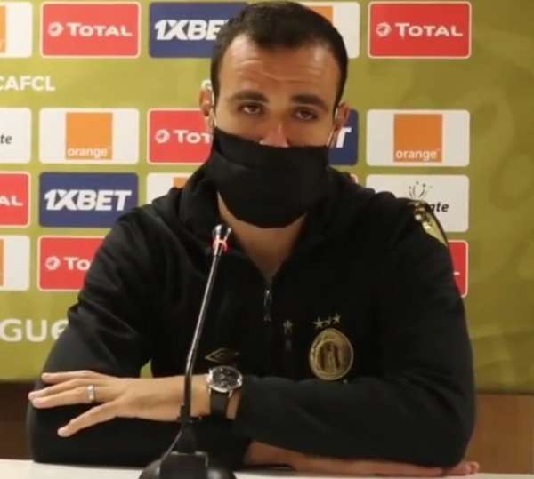 حمدي النقاز خلال المؤتمر الصحفي