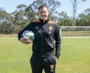  وارين مون مدرب برزبين رور