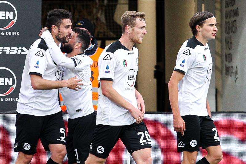 لاعبو سبيزيا