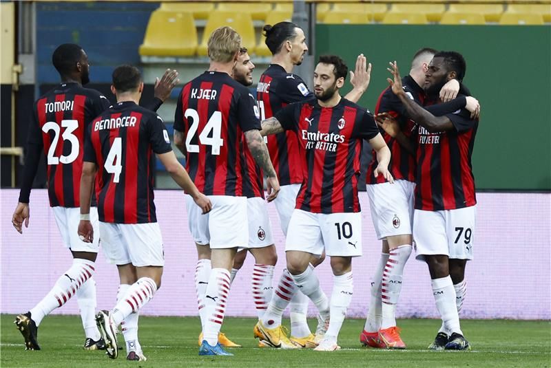 لاعبو ميلان 