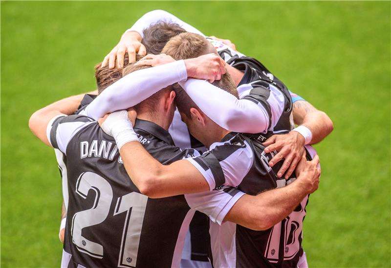 لاعبو ليفانتي