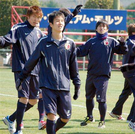 عودة لاعبي فريق كاشيما إلى التداريب من جديد