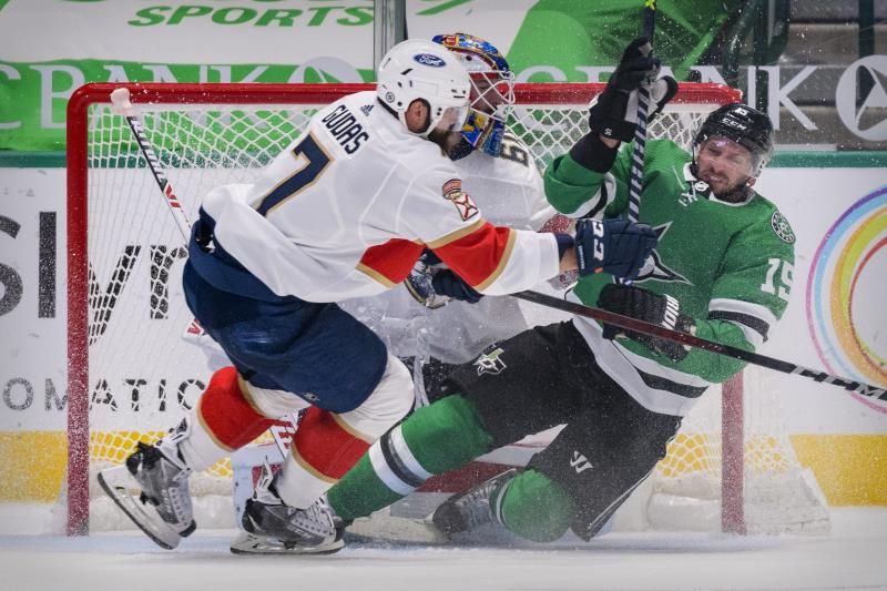 2021-04-14t034355z_1179499655_mt1usatoday15892025_rtrmadp_3_nhl-florida-panthers-at-dallas-stars_reuters