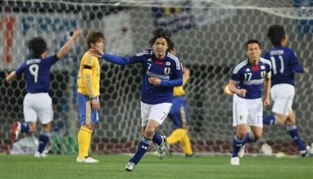 ياسوهيتو إيندو عند إحرازه الهدف الأول لمصلحة منتخب اليابان