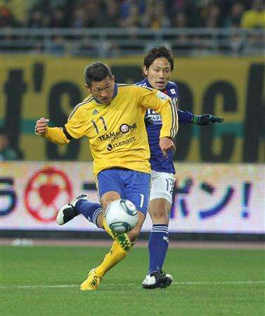 كازو ميورا عند إحرازه هدفاً بمرمى منتخب اليابان