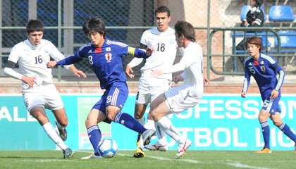 صورة من المباراة الودية بين اليابان وأوزباكستان لفئة الأولمبي