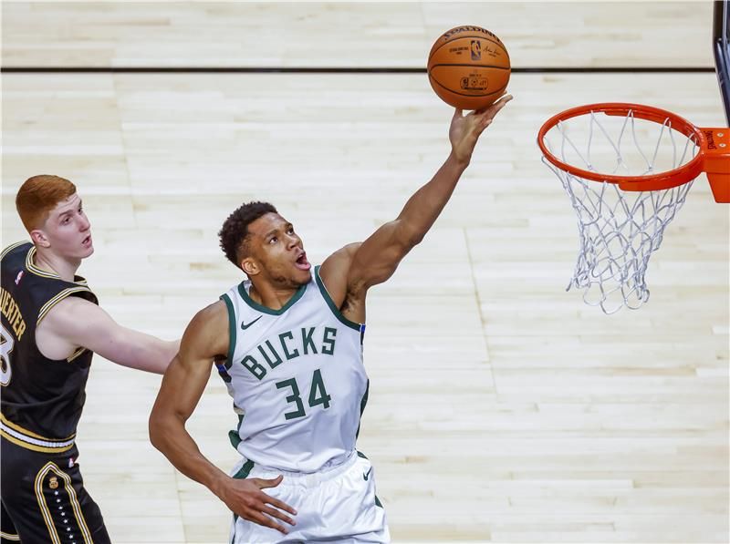 أنتيتوكونمبو خلال اللقاء 