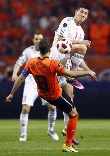 2011-03-292011-03-29t191543z_01_jfl07_rtridsp_3_soccer-euro_reuters