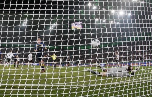 2011-03-292011-03-29t201449z_01_wr08_rtridsp_3_soccer-friendly_reuters