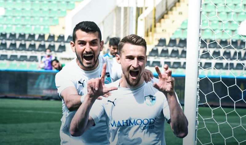 لاعبو إيزوروم سبور