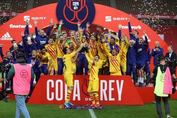 احتفال برشلونة بالكأس