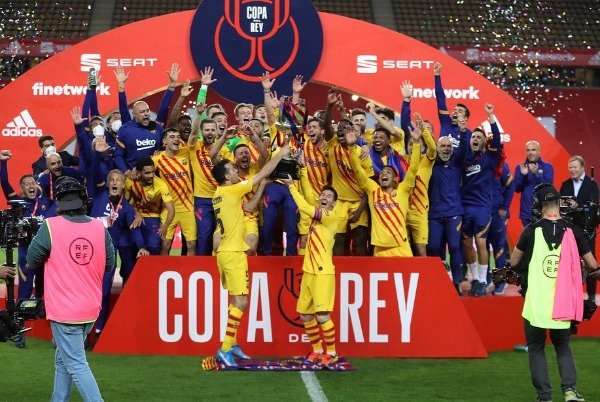 احتفال برشلونة بالكأس