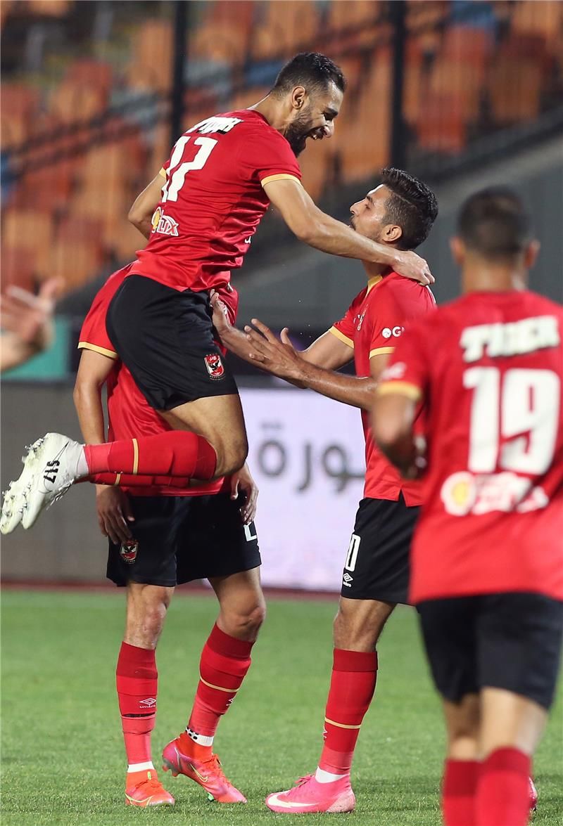 محمد شريف يحتفل بهدفه مع السولية