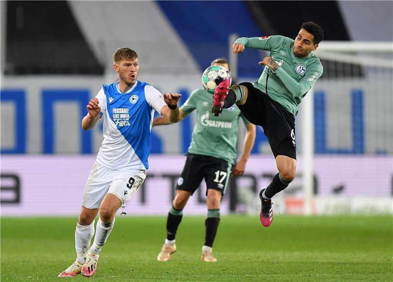 من مباراة شالكه وبيليفيلد