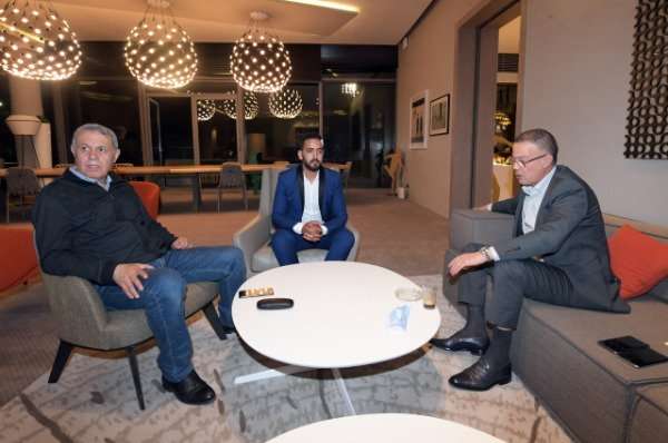 فوزي لقجع يستقبل الحكم رضا عديلة