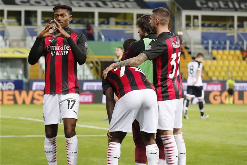 لاعبو ميلان