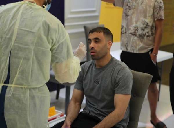 حمد الله يجري مسحة كورونا