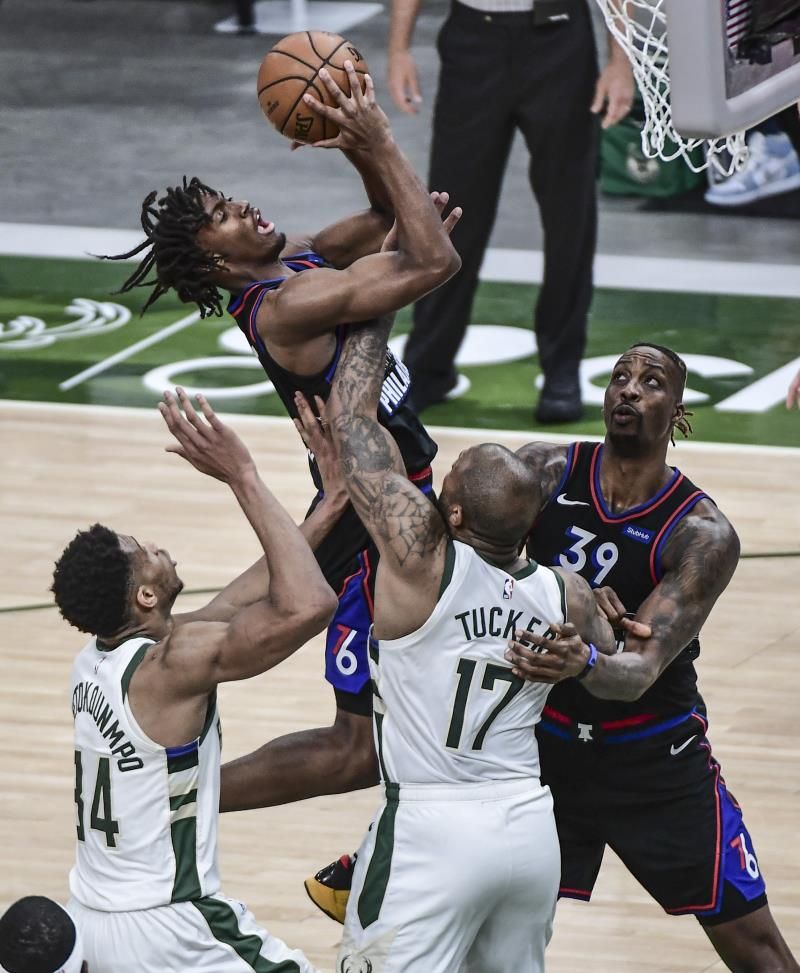 2021-04-23t014823z_433196447_mt1usatoday15947951_rtrmadp_3_nba-philadelphia-76ers-at-milwaukee-bucks_reuters