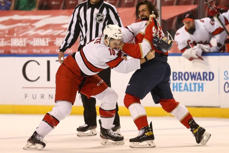 2021-04-23t001330z_604325924_mt1usatoday15947269_rtrmadp_3_nhl-carolina-hurricanes-at-florida-panthers_reuters