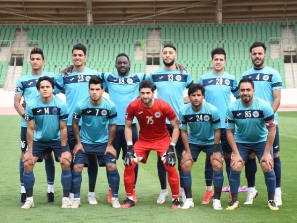 لاعبو نادي الطلبة