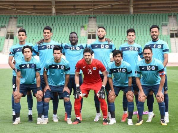 لاعبو نادي الطلبة