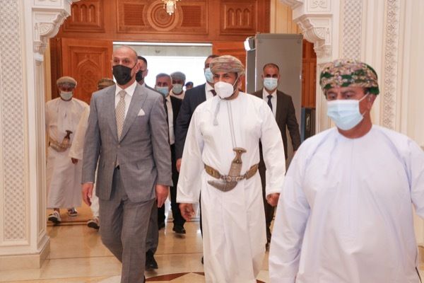 وصول بعثة العراق إلى سلطنة عمان