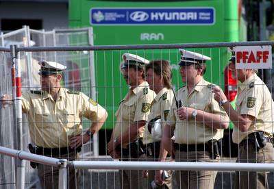 الحراسة الأمنية تظهر على التدريبات الإيرانية