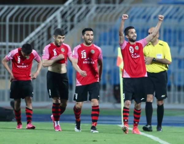 لاعبو استقلال دوشنبه