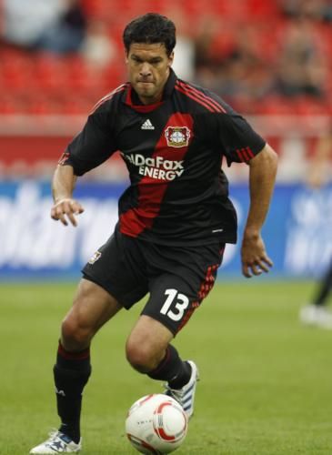 2010-08-19t175400z_01_lev12_rtridsp_3_soccer-europa_reuters