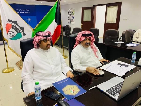 اليوسف والقناعي خلال الإجتماع 