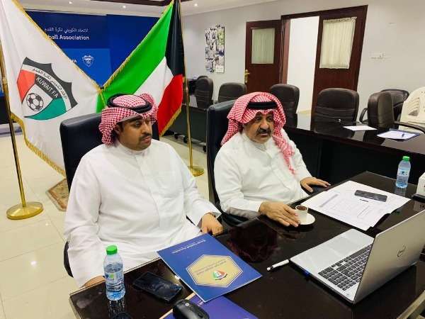 اليوسف والقناعي خلال الإجتماع 