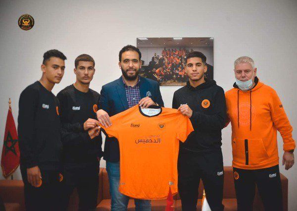 بعد توقيع العقود