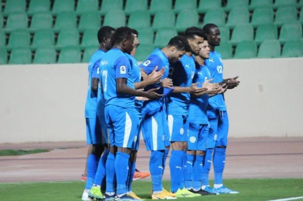 لاعبو الميناء 