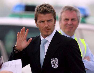 بيكهام لحظة وصوله اليوم مع منتخب إنجلترا لألمانيا