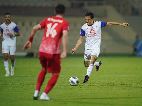 من لقاء الشارقة وتراكتور