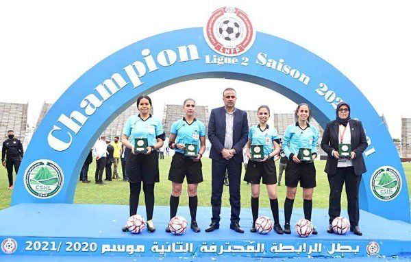  وديع الجريء مع طاقم التحكيم النسائي 